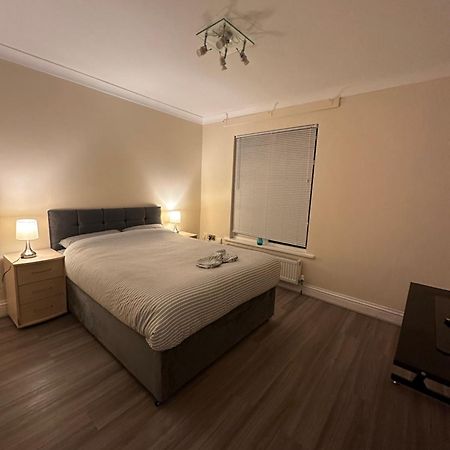 Leavesden Residence - Central - Cosy - Harry Potter วัตฟอร์ด ภายนอก รูปภาพ